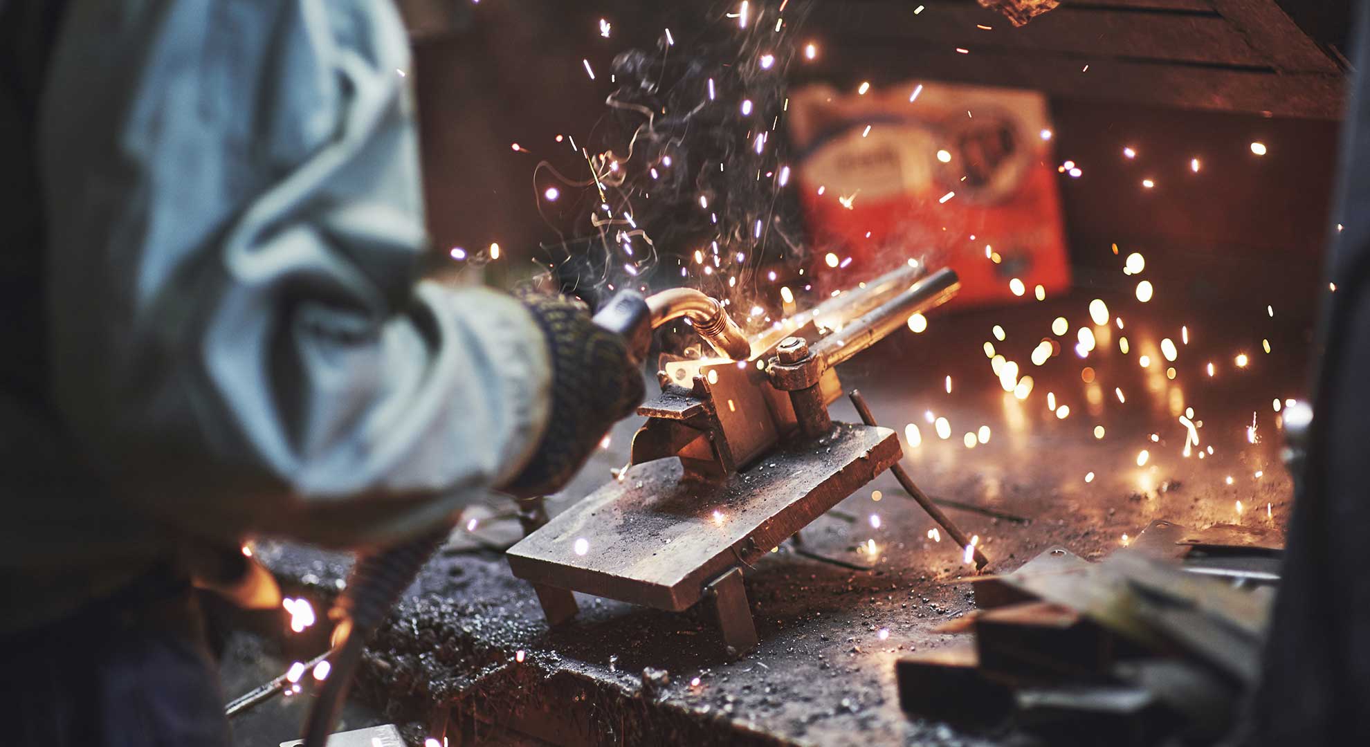 industrial-factory-weld-worker-welding-or-welder-m-2MAYZTZ.jpg