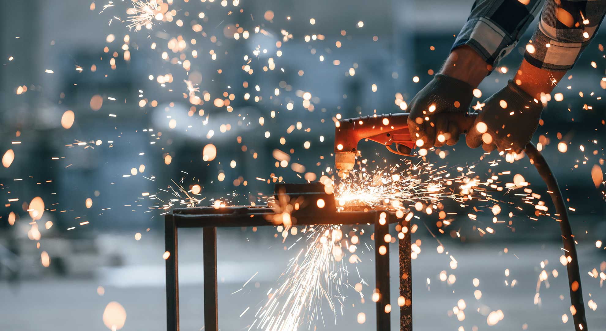 process-of-welding-factory-male-worker-in-uniform-CPWZXBU.jpg